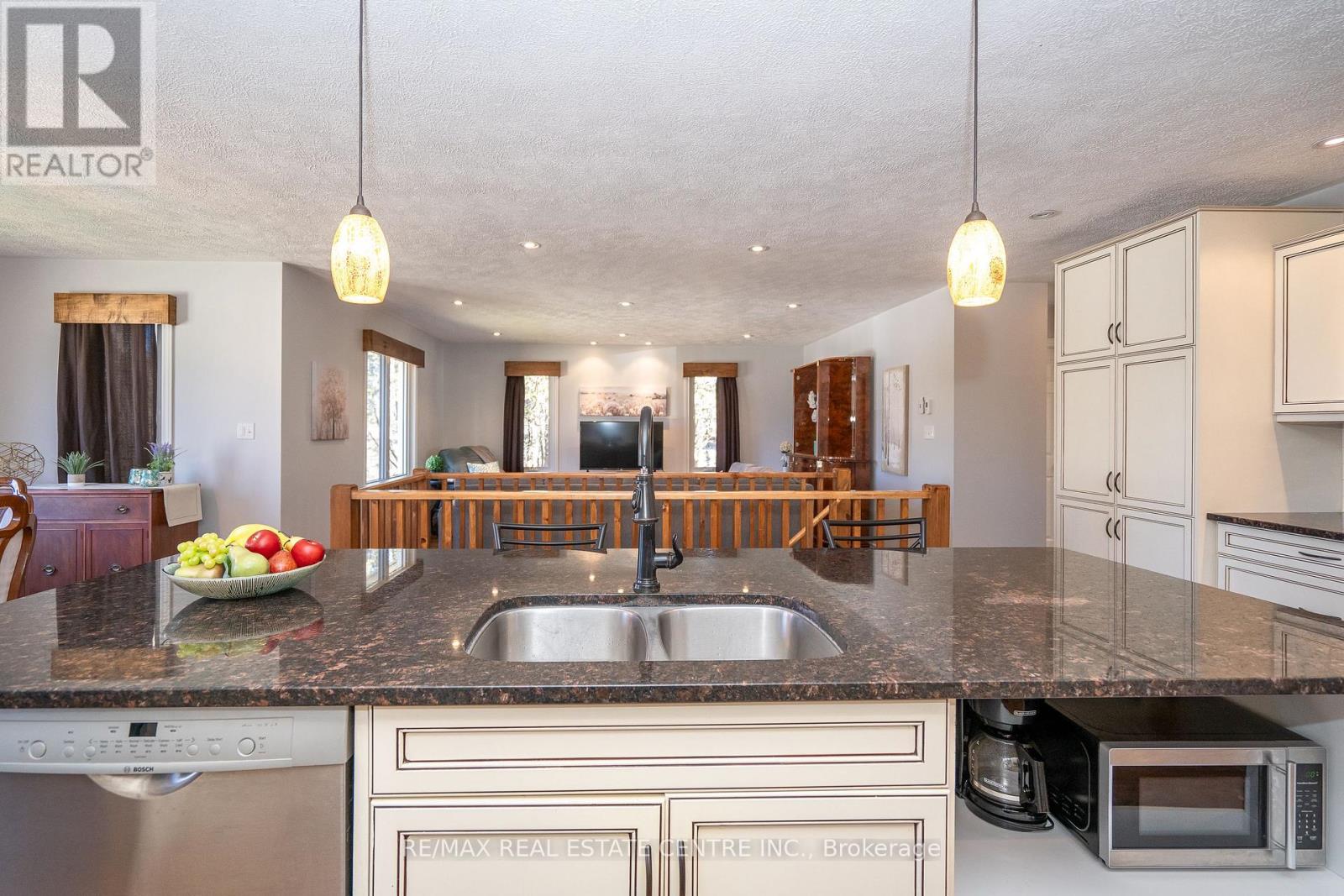 405 Minnie Street, North Huron, Ontario  N0G 2W0 - Photo 5 - X12583356