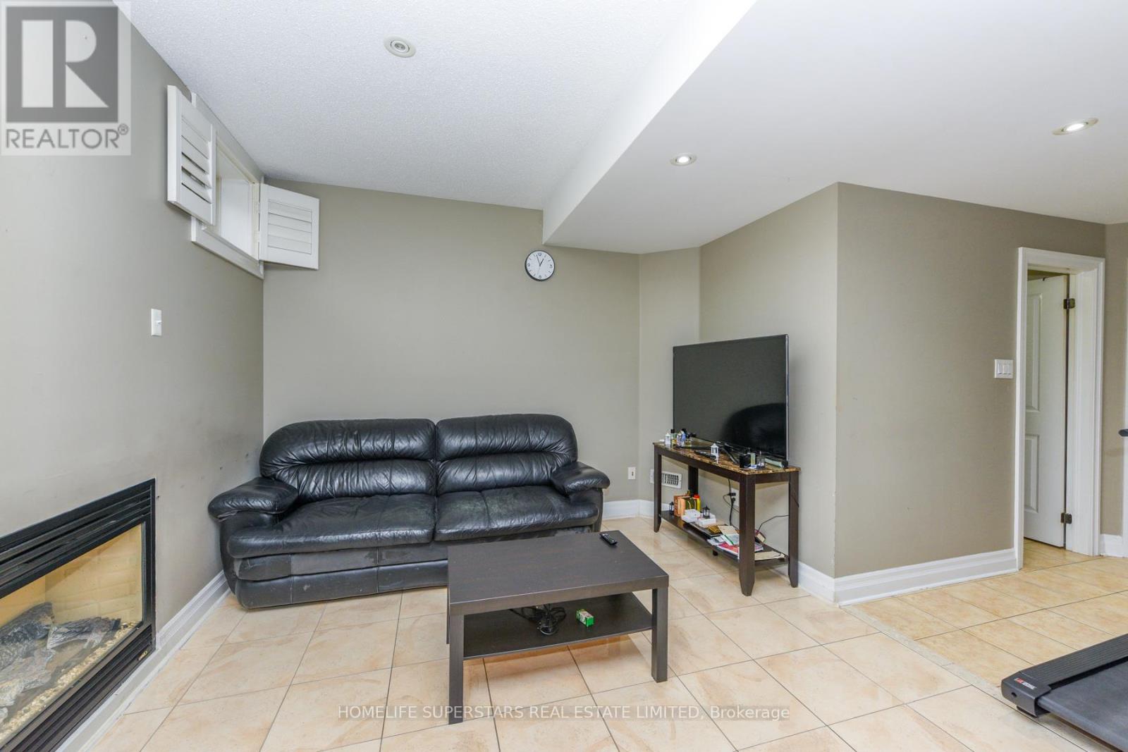 8 Bainsville Circle, Brampton, Ontario  L6P 3A5 - Photo 27 - W12646380