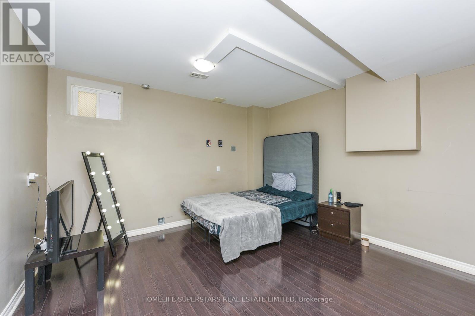 8 Bainsville Circle, Brampton, Ontario  L6P 3A5 - Photo 25 - W12646380