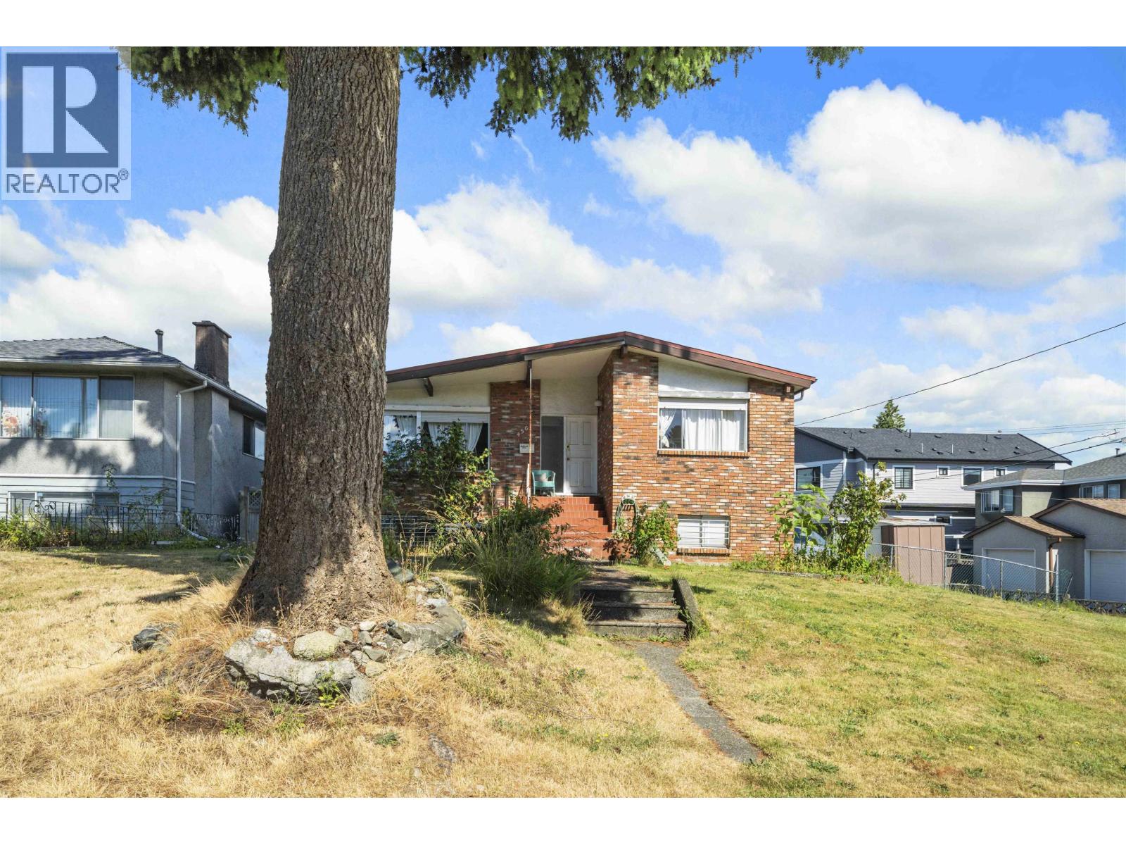 4561 MANOR STREET, Vancouver, British Columbia