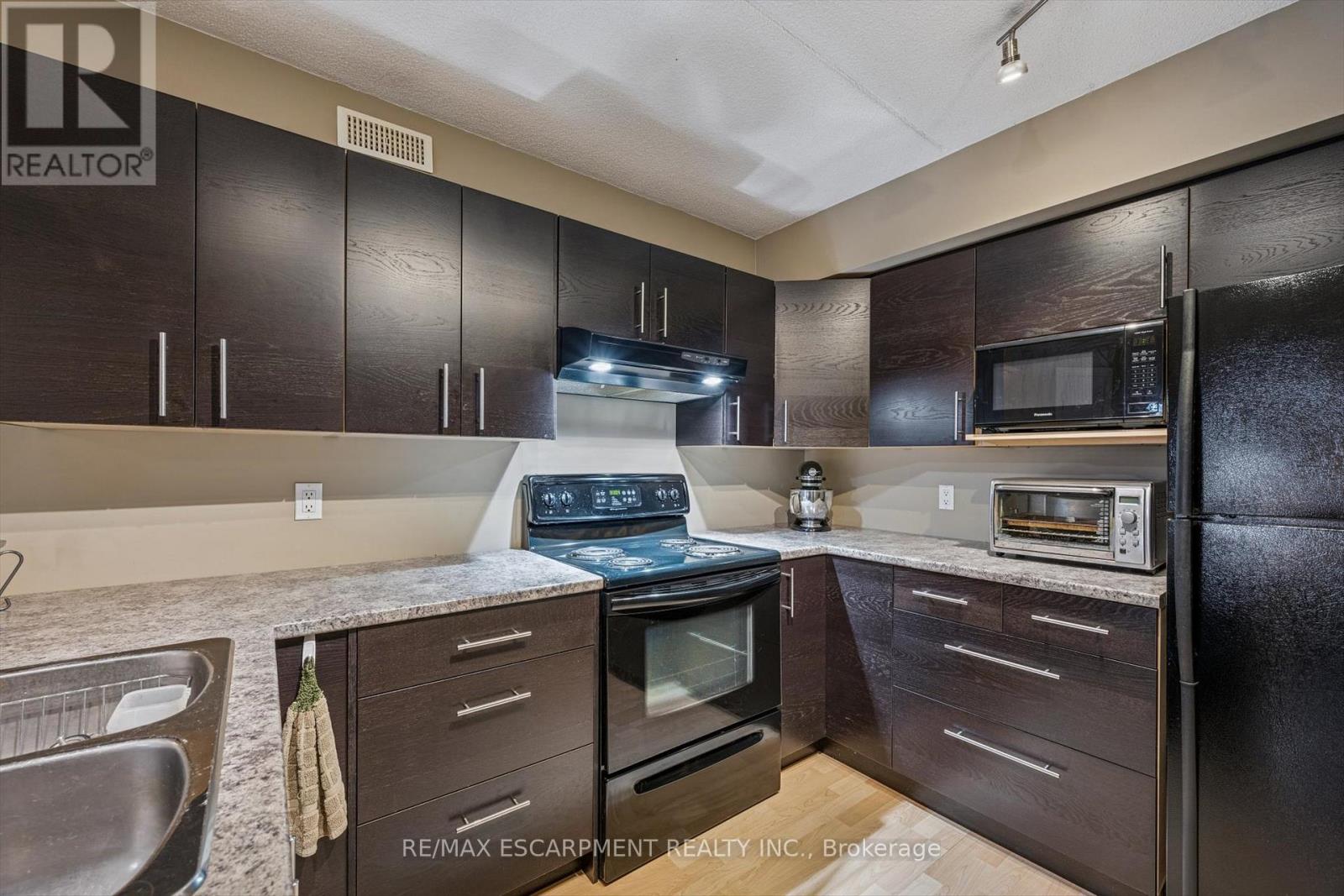 219 - 2040 Cleaver Avenue, Burlington, Ontario  L7M 4C4 - Photo 11 - W12664490