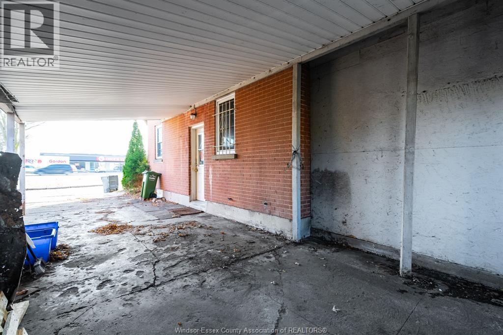 2330 Tecumseh Rd W, Windsor, Ontario  N9B 1W1 - Photo 27 - 26000330