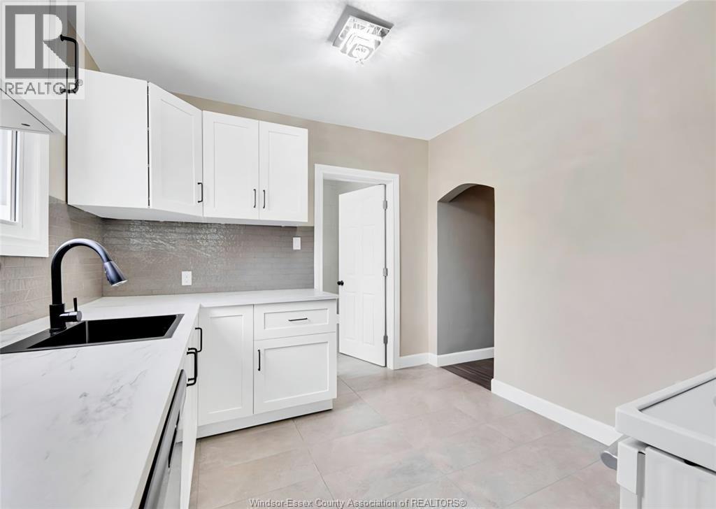 1083 Campbell Avenue, Windsor, Ontario  N9B 2J4 - Photo 17 - 26000311