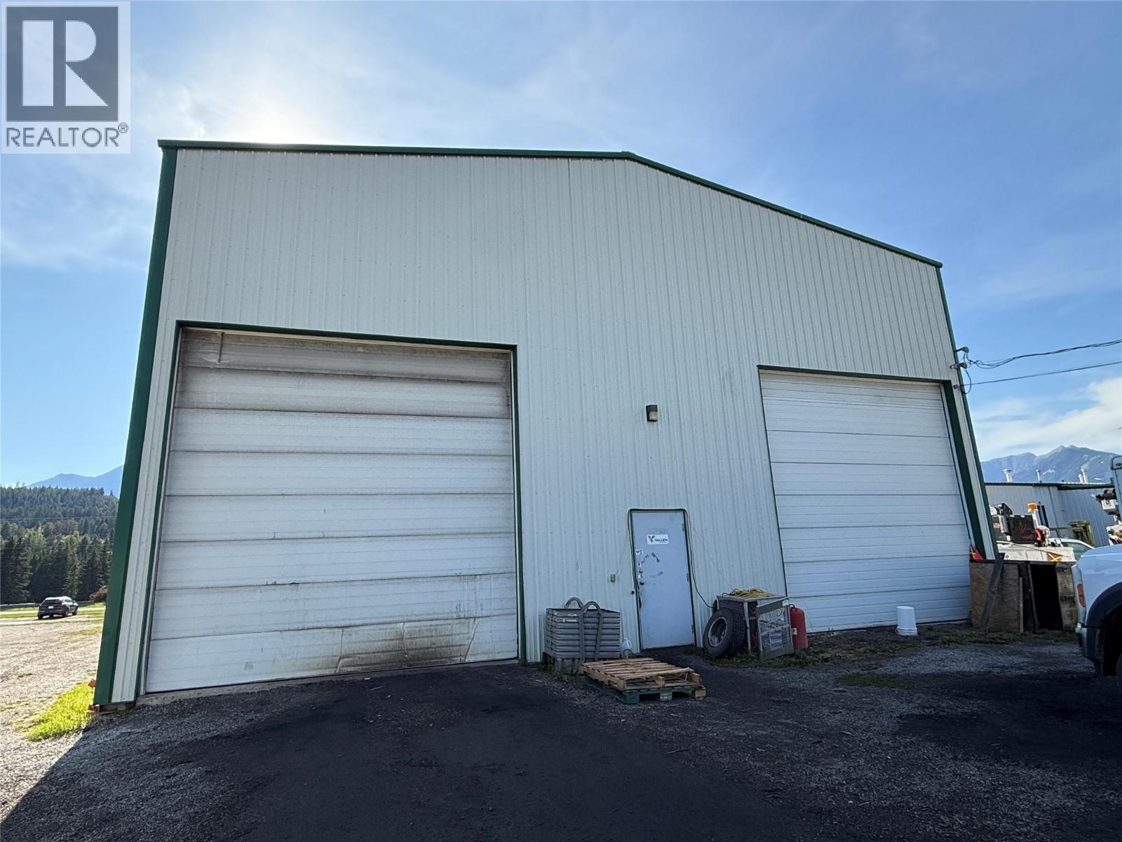 2 Front Street, Elkford, British Columbia  V0B 1H0 - Photo 5 - 10371998