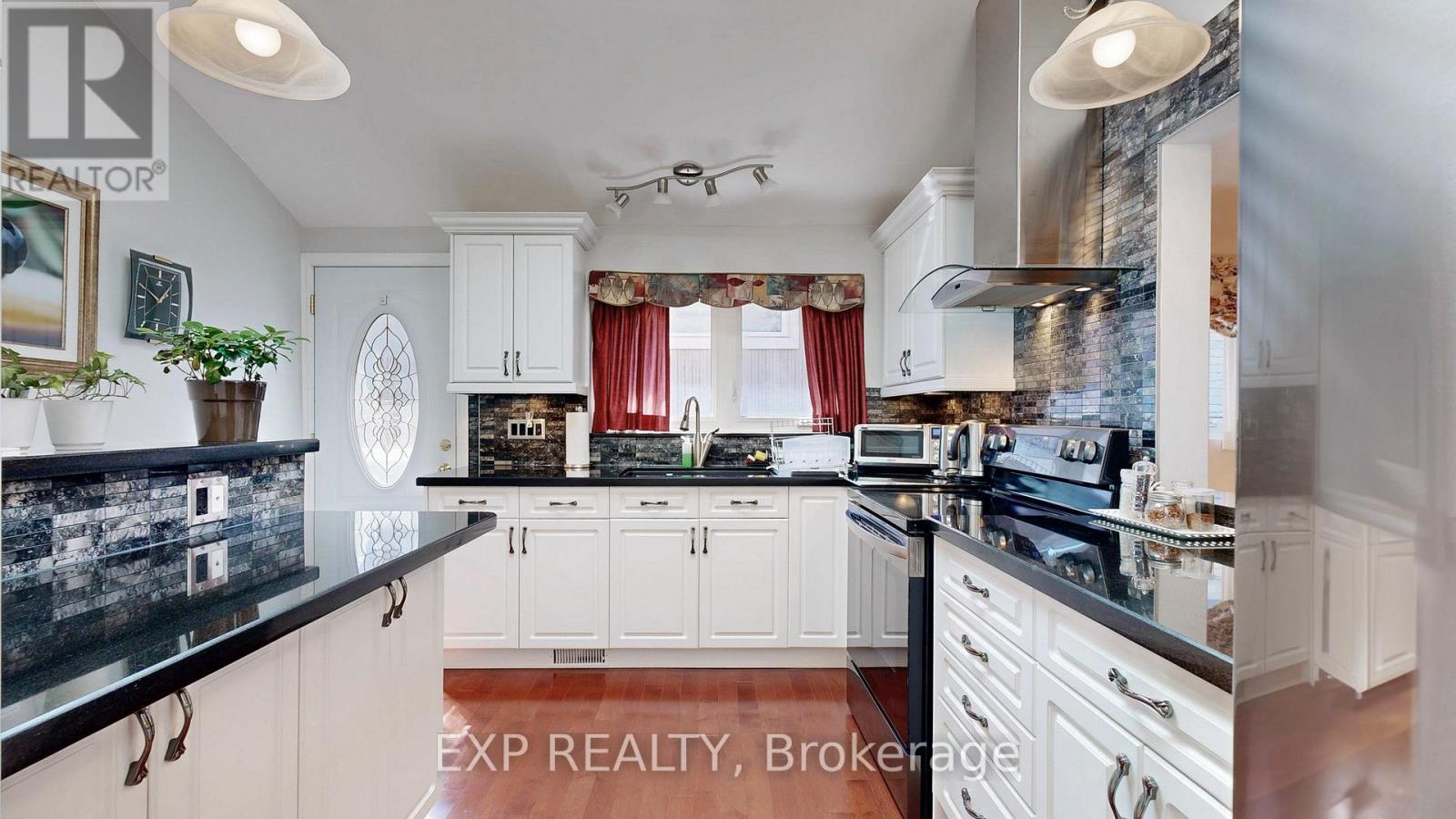 6 Abbottswood Road, Toronto, Ontario  M1P 3P1 - Photo 10 - E12640734