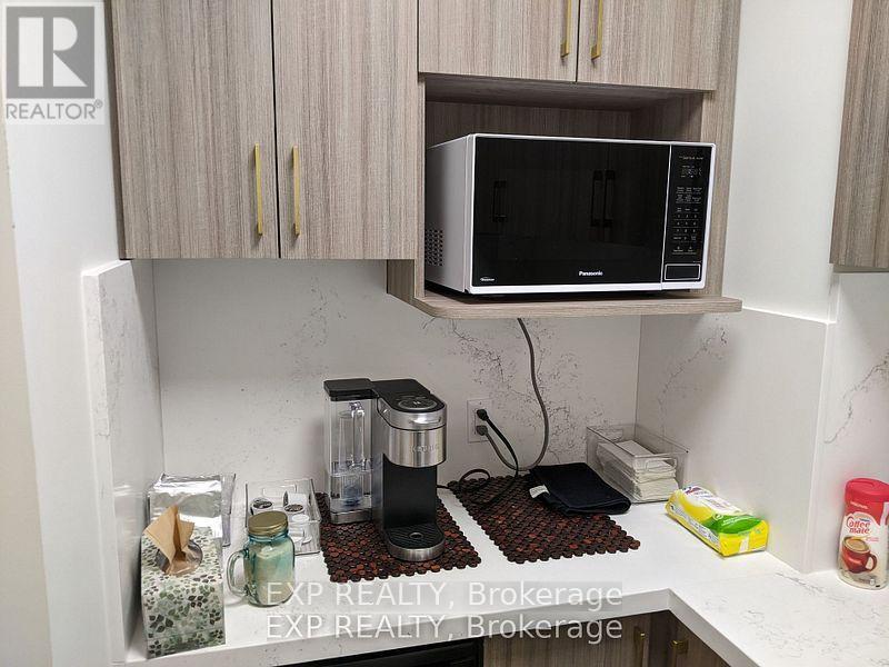 204 - 5250 Solar Drive, Mississauga, Ontario  L4W 5M8 - Photo 9 - W12481272