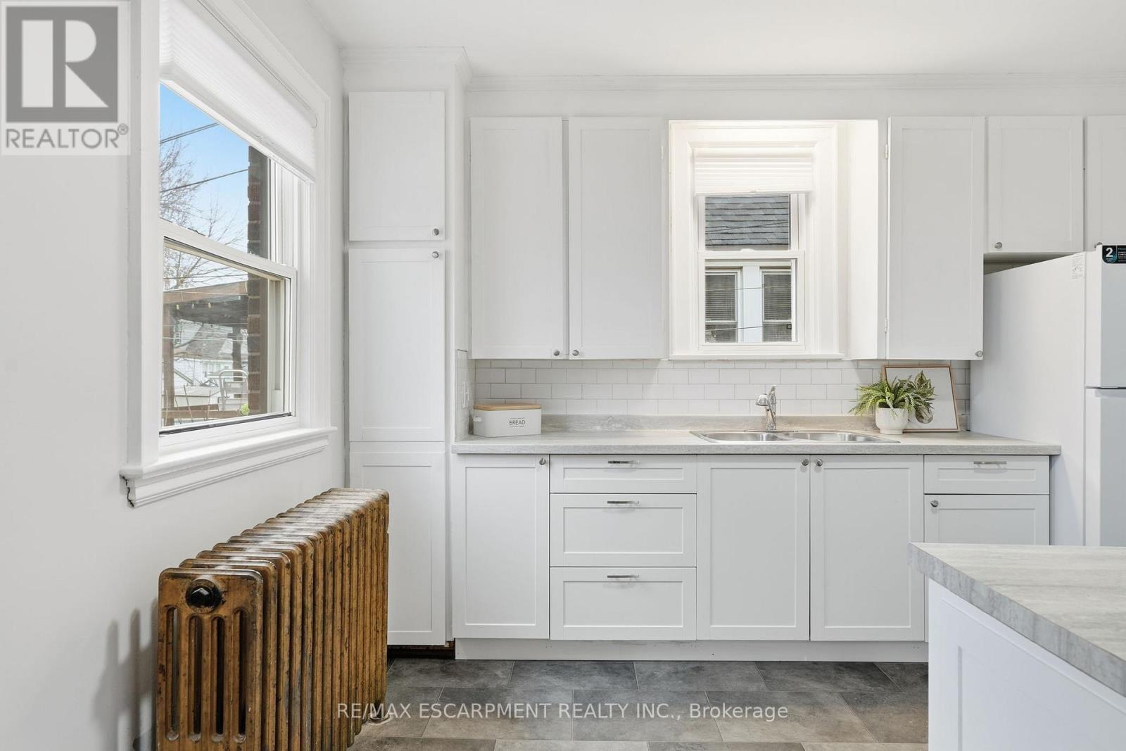 48 Weir Street N, Hamilton, Ontario  L8H 5E6 - Photo 8 - X12661888