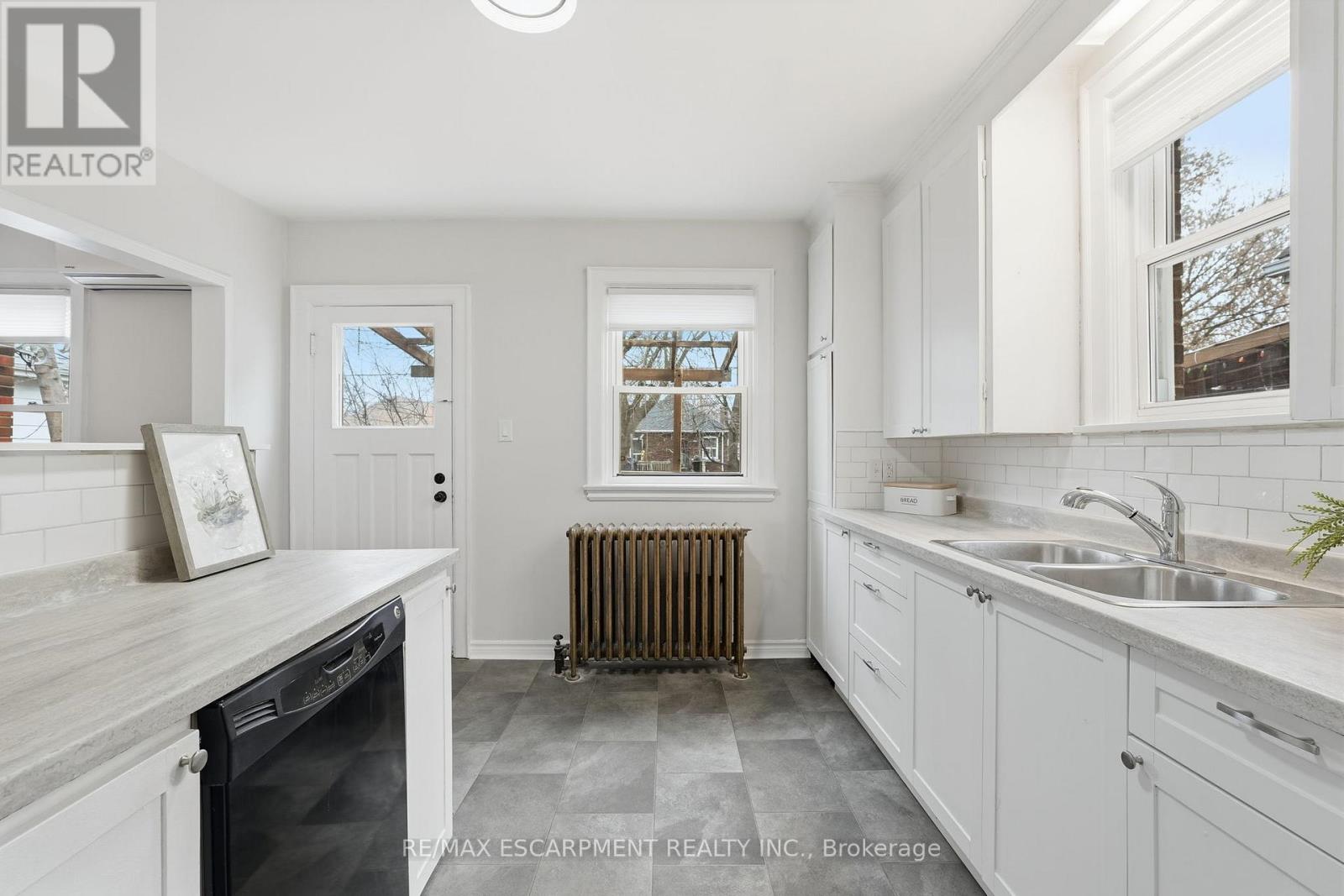 48 Weir Street N, Hamilton, Ontario  L8H 5E6 - Photo 10 - X12661888