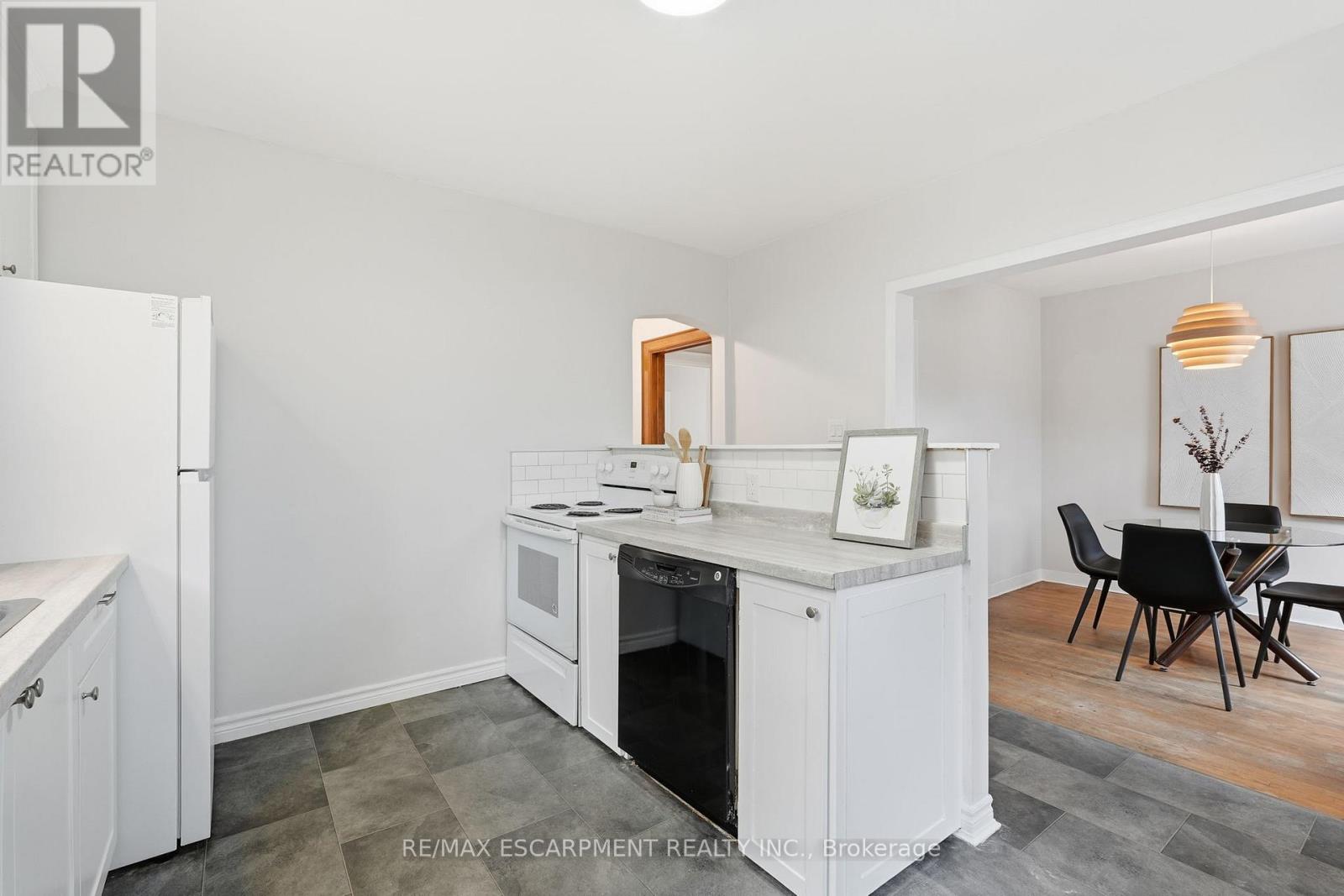 48 Weir Street N, Hamilton, Ontario  L8H 5E6 - Photo 11 - X12661888