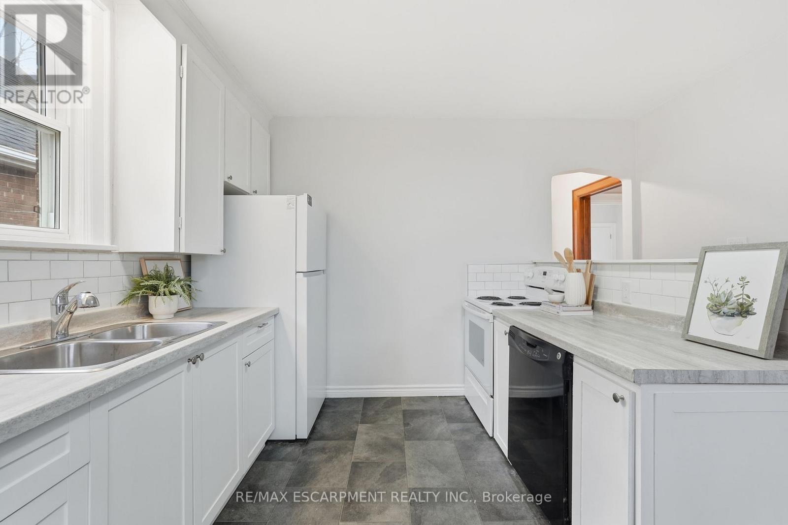 48 Weir Street N, Hamilton, Ontario  L8H 5E6 - Photo 9 - X12661888