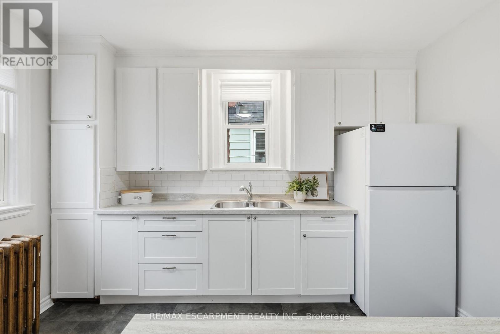 48 Weir Street N, Hamilton, Ontario  L8H 5E6 - Photo 12 - X12661888