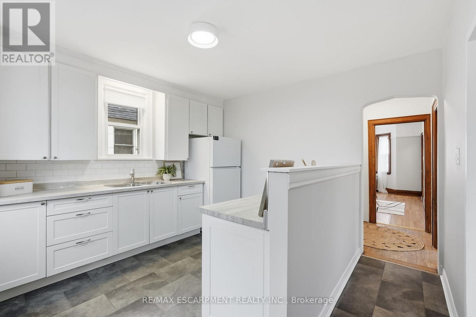 48 Weir Street N, Hamilton, Ontario  L8H 5E6 - Photo 7 - X12661888