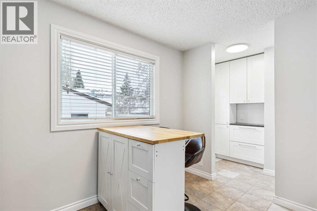 42 Cedarwood Hill Sw, Calgary, Alberta  T2W 3H5 - Photo 10 - A2276425