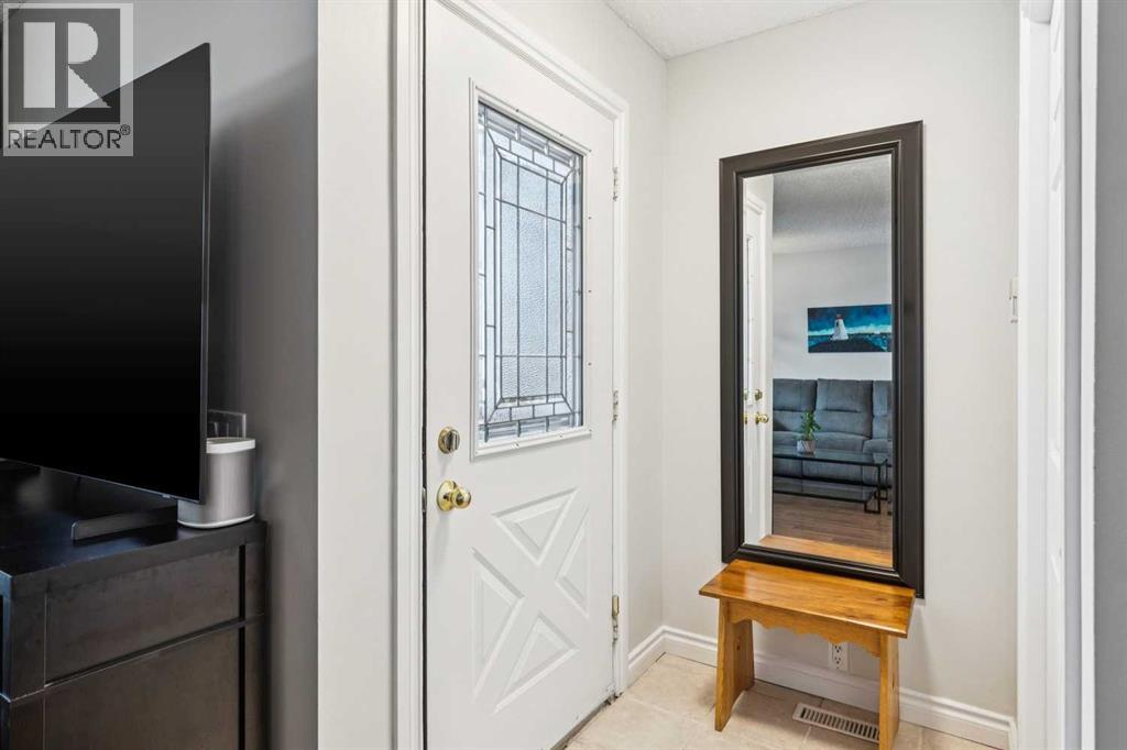 42 Cedarwood Hill Sw, Calgary, Alberta  T2W 3H5 - Photo 13 - A2276425