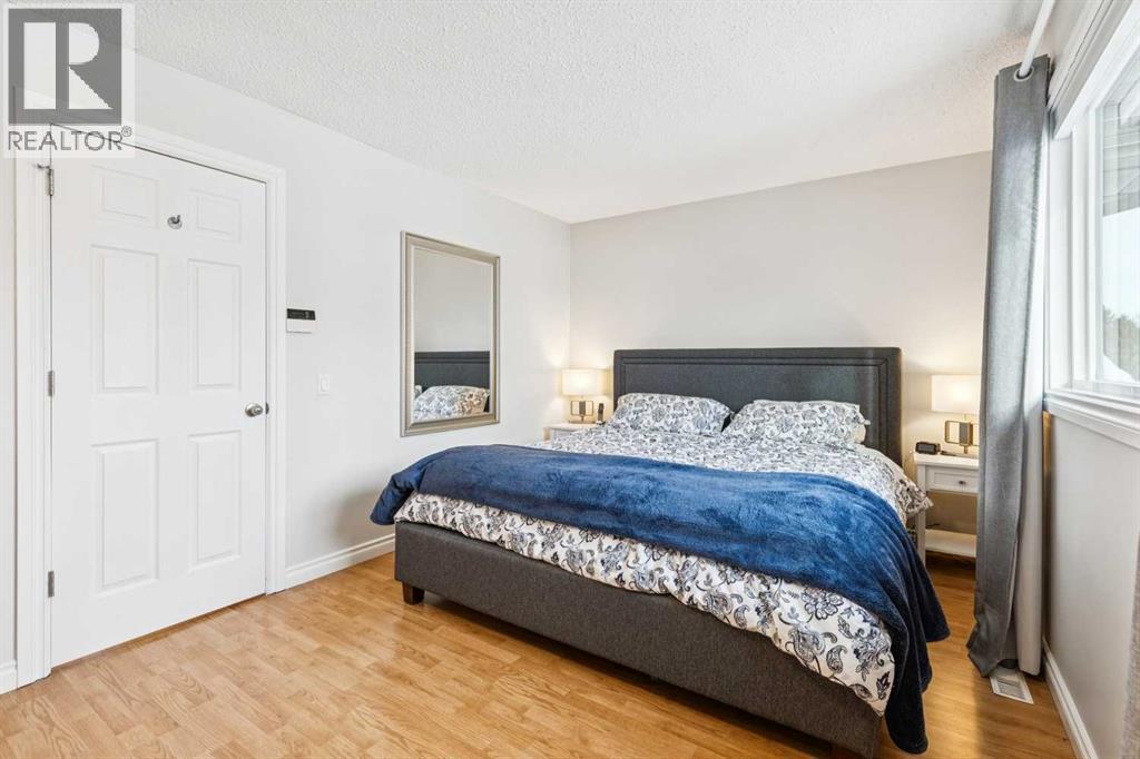 42 Cedarwood Hill Sw, Calgary, Alberta  T2W 3H5 - Photo 16 - A2276425