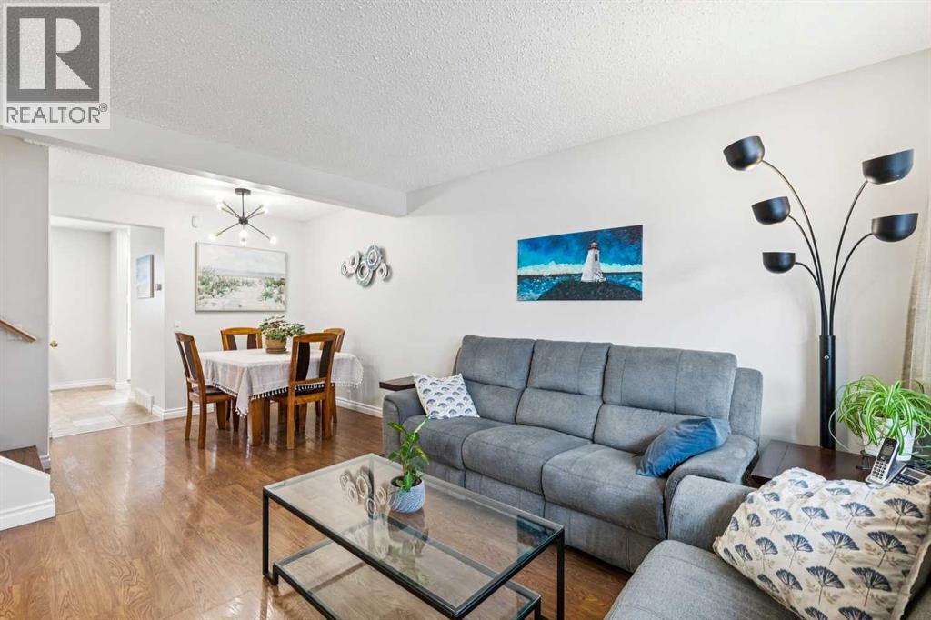 42 Cedarwood Hill Sw, Calgary, Alberta  T2W 3H5 - Photo 4 - A2276425