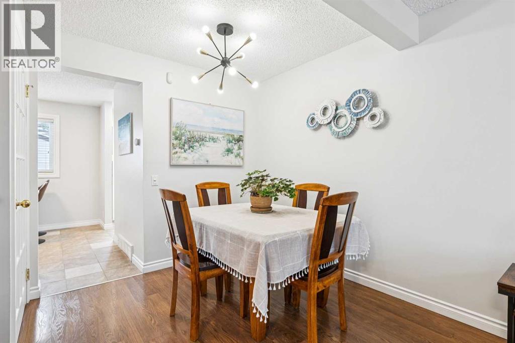 42 Cedarwood Hill Sw, Calgary, Alberta  T2W 3H5 - Photo 5 - A2276425