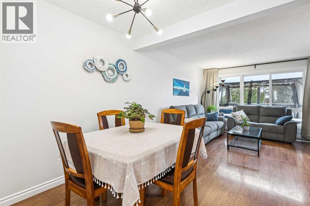 42 Cedarwood Hill Sw, Calgary, Alberta  T2W 3H5 - Photo 6 - A2276425