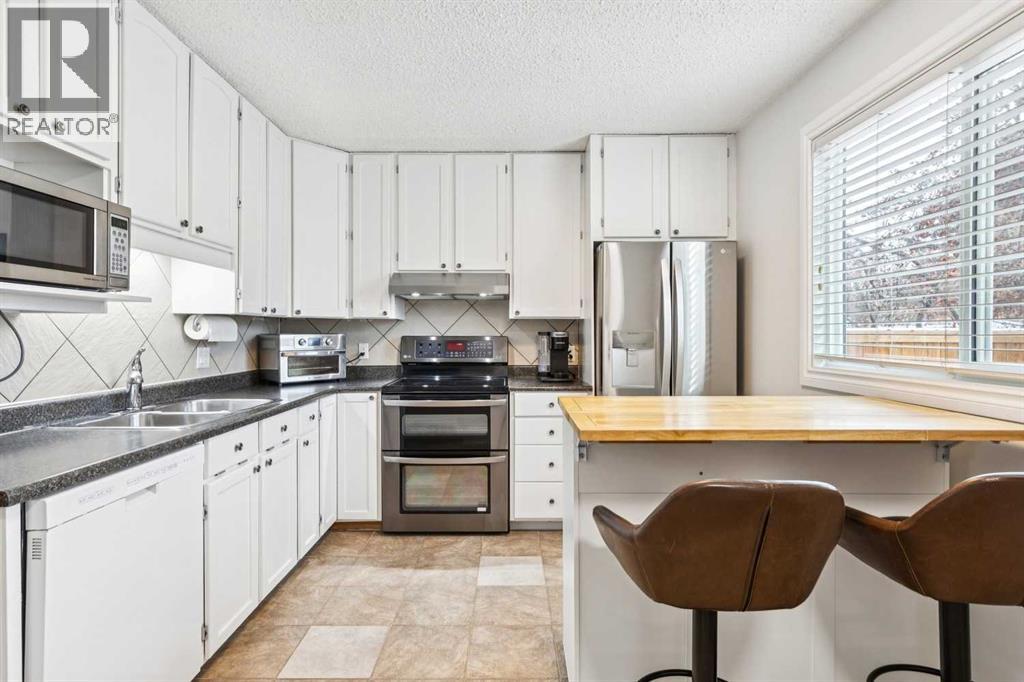 42 Cedarwood Hill Sw, Calgary, Alberta  T2W 3H5 - Photo 7 - A2276425