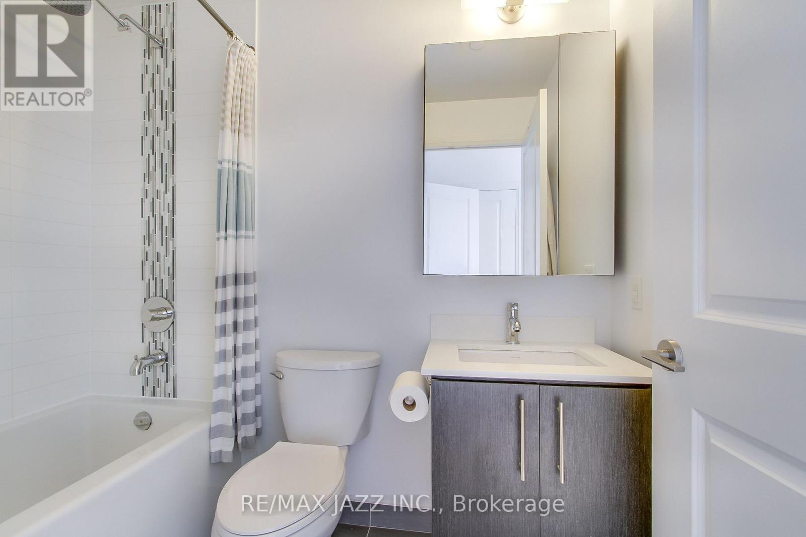 703 - 55 Oneida Crescent, Richmond Hill, Ontario  L4B 0E8 - Photo 8 - N12668190