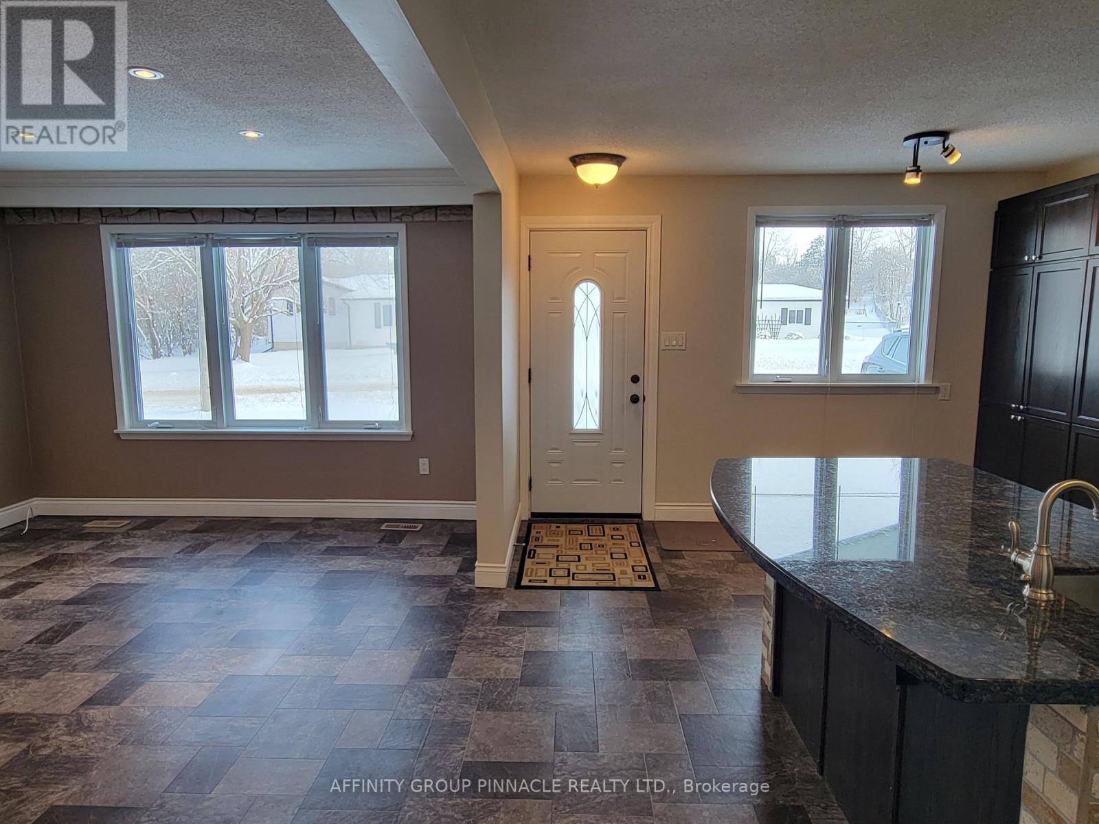 524 Sarah Street, Brock, Ontario  L0K 1A0 - Photo 7 - N12668256