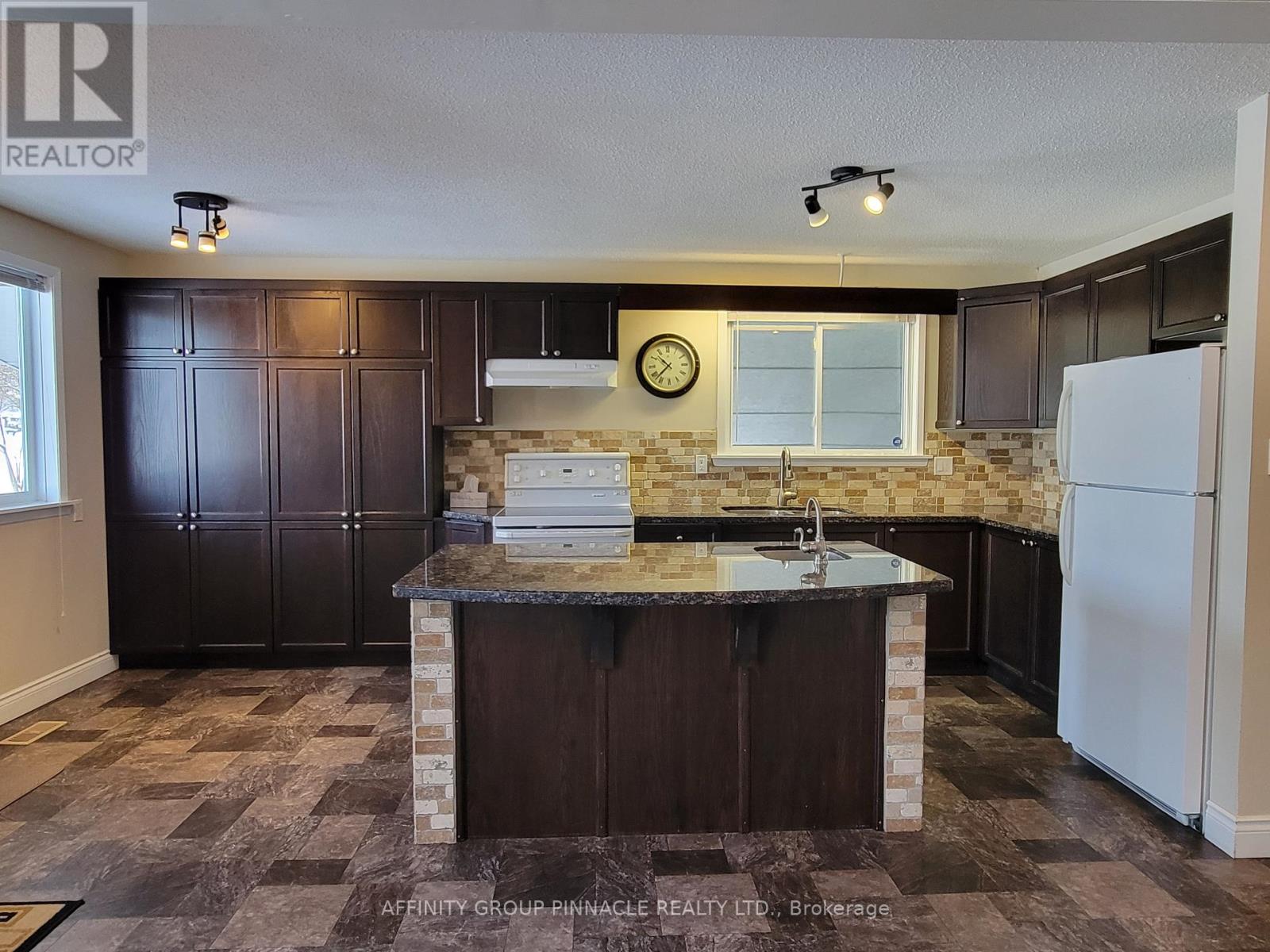 524 Sarah Street, Brock, Ontario  L0K 1A0 - Photo 9 - N12668256