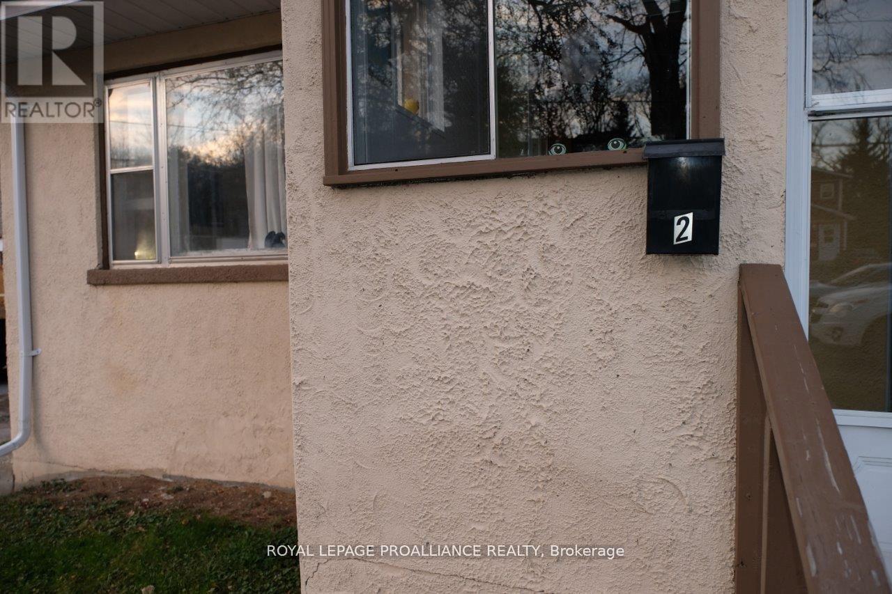 527 Front Street, Quinte West, Ontario  K8V 4R4 - Photo 14 - X12668172