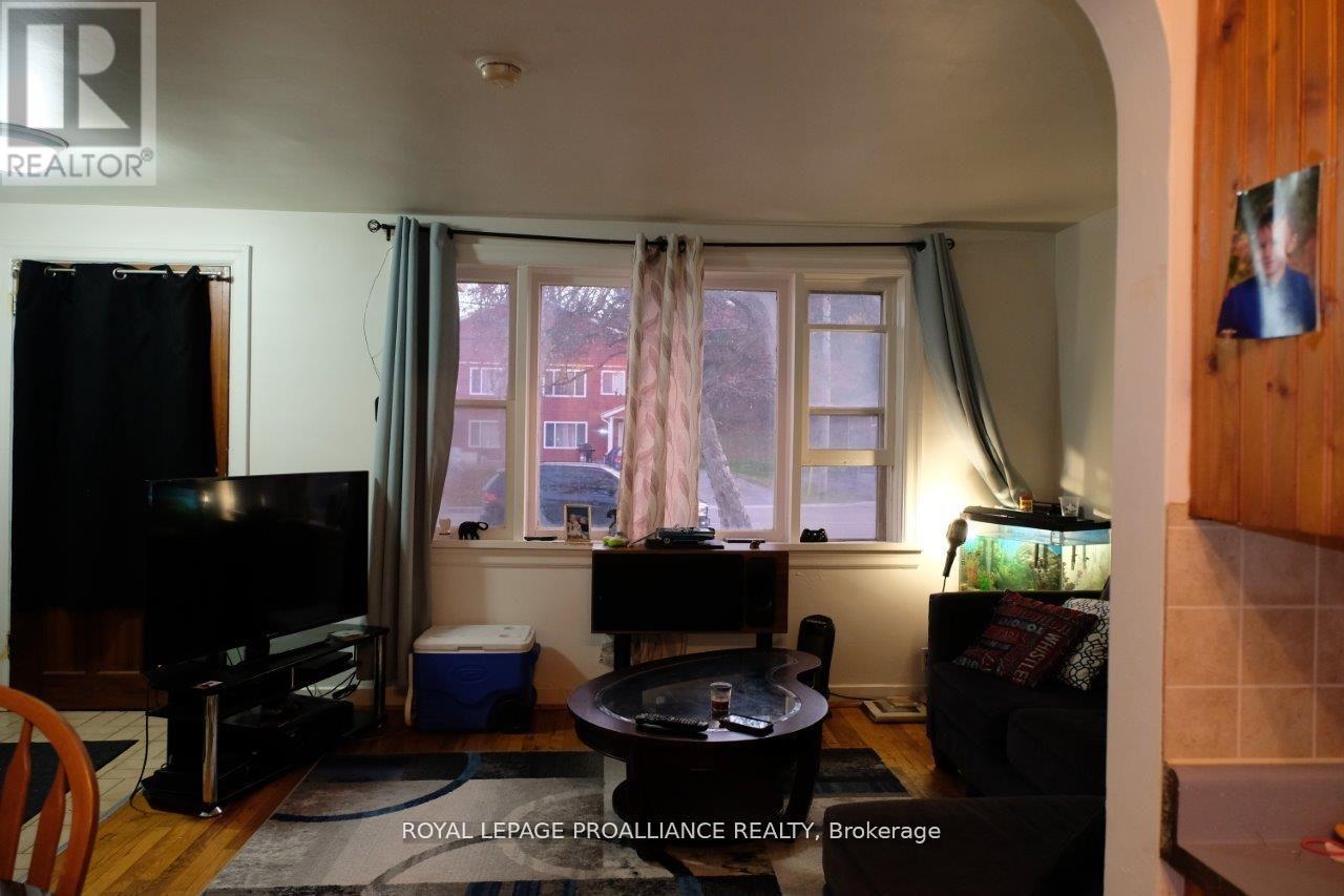 527 Front Street, Quinte West, Ontario  K8V 4R4 - Photo 16 - X12668172