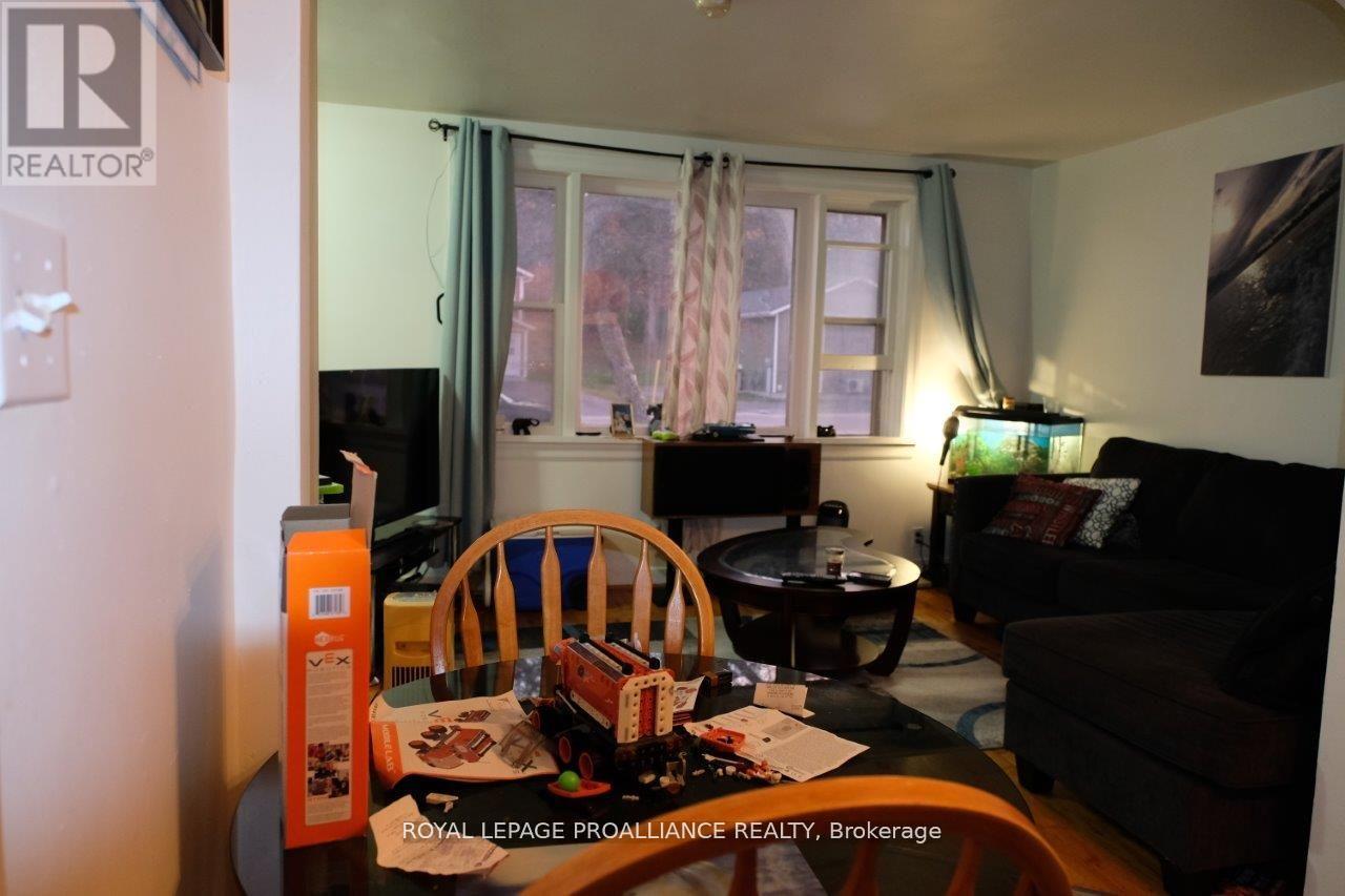 527 Front Street, Quinte West, Ontario  K8V 4R4 - Photo 19 - X12668172