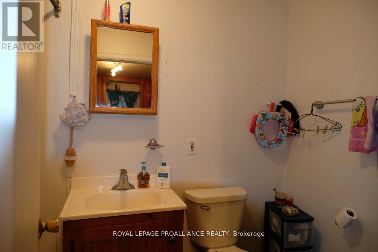 527 Front Street, Quinte West, Ontario  K8V 4R4 - Photo 21 - X12668172