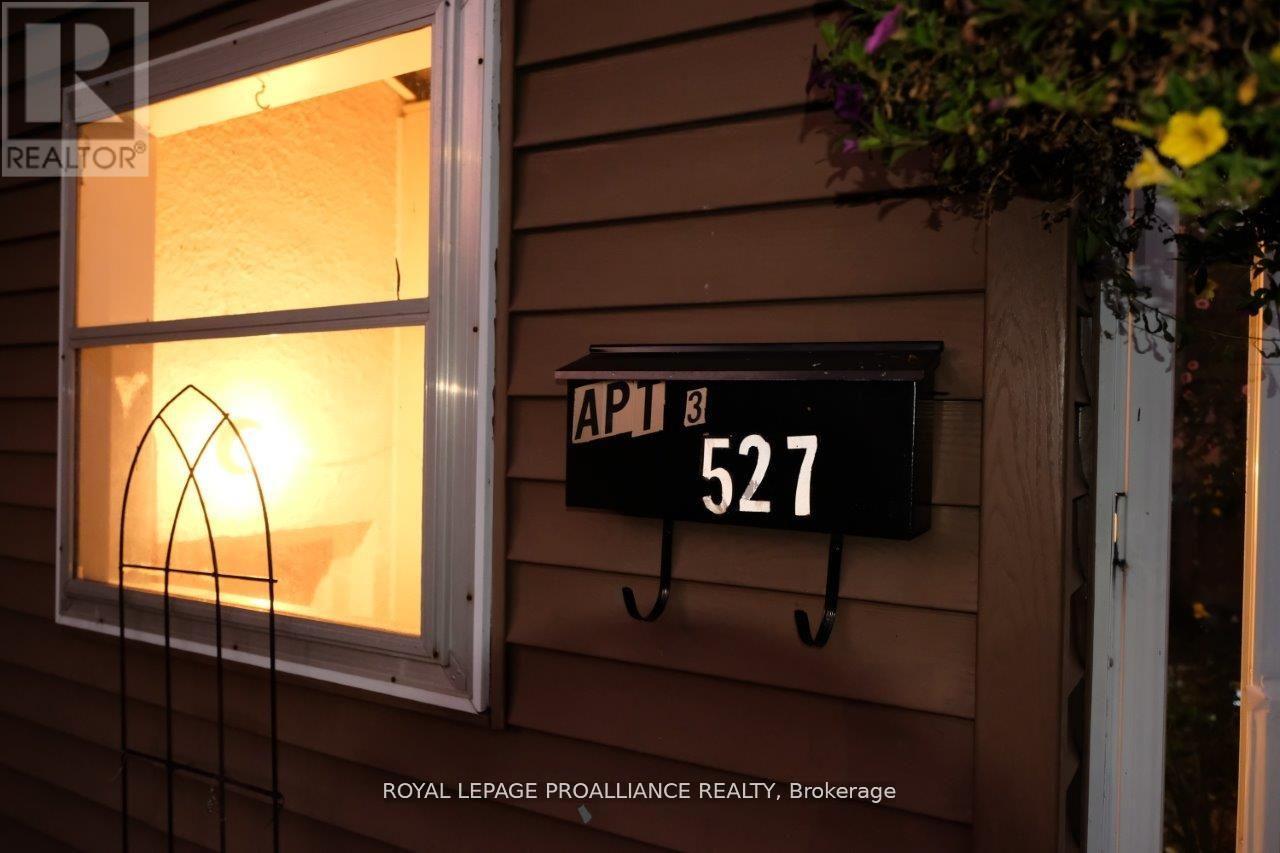 527 Front Street, Quinte West, Ontario  K8V 4R4 - Photo 23 - X12668172