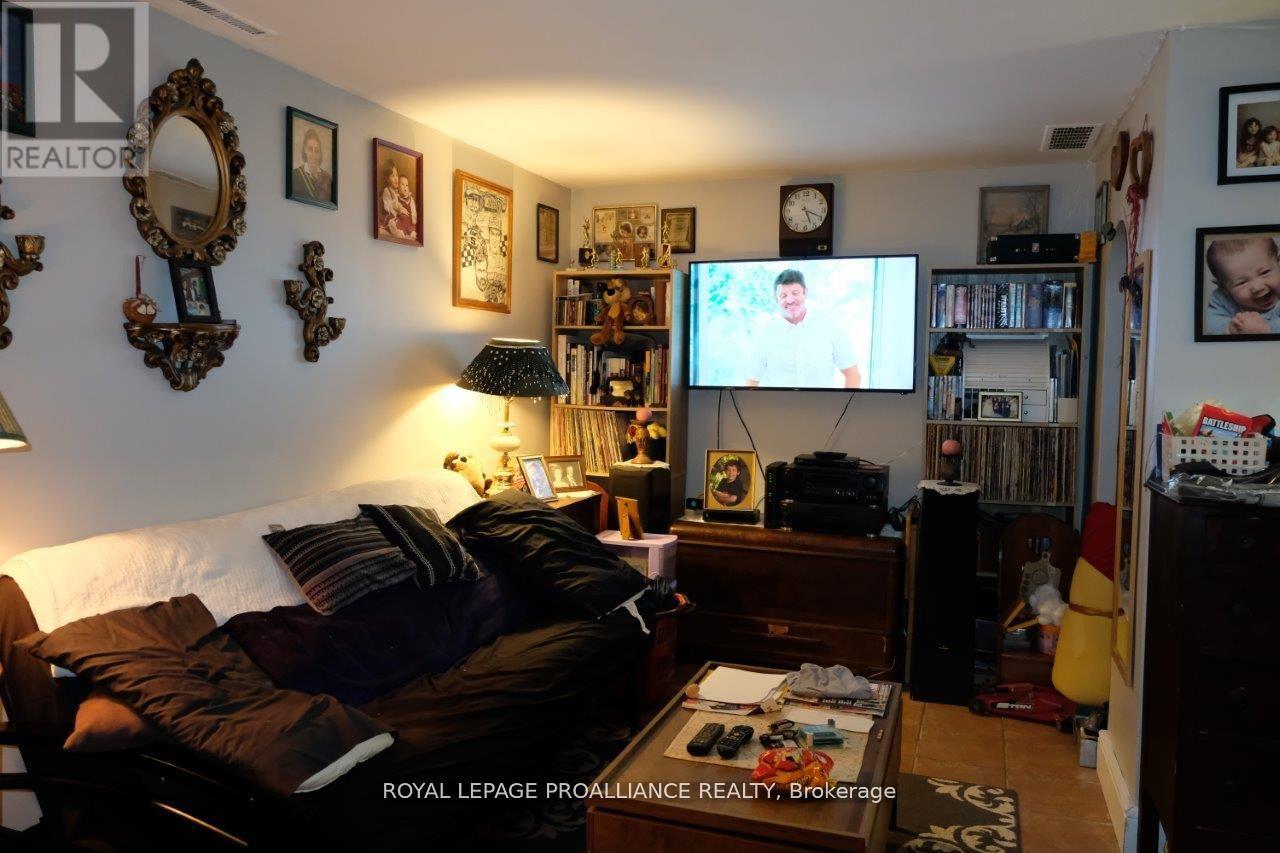 527 Front Street, Quinte West, Ontario  K8V 4R4 - Photo 24 - X12668172