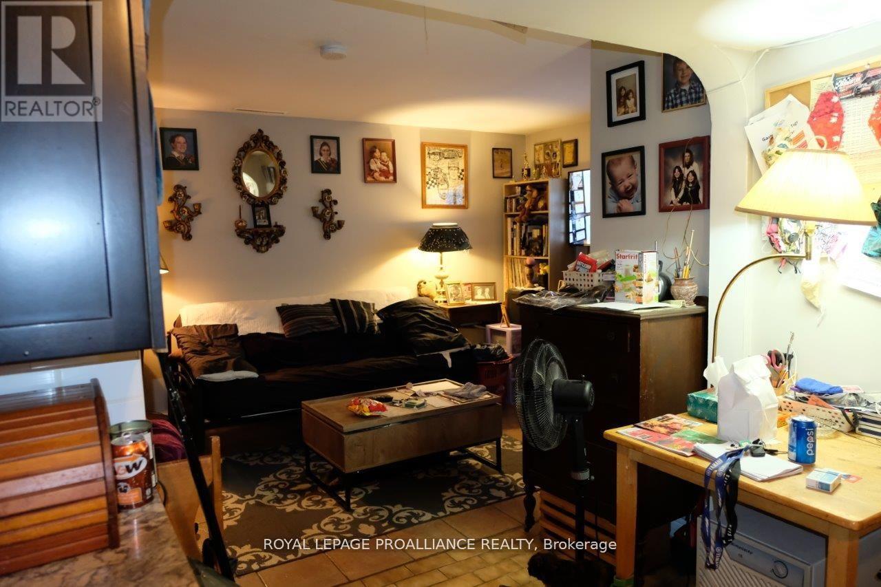 527 Front Street, Quinte West, Ontario  K8V 4R4 - Photo 25 - X12668172