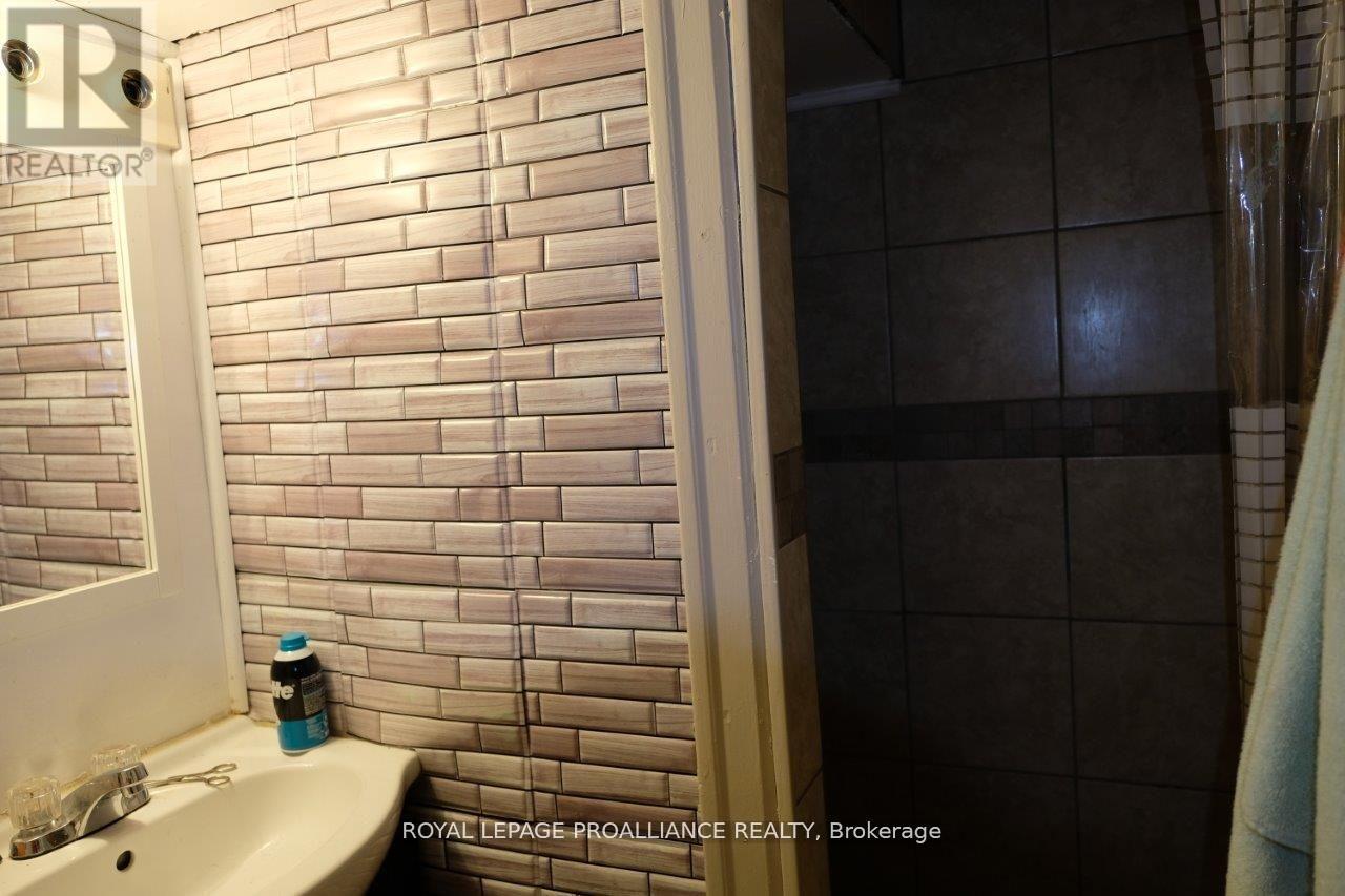 527 Front Street, Quinte West, Ontario  K8V 4R4 - Photo 29 - X12668172