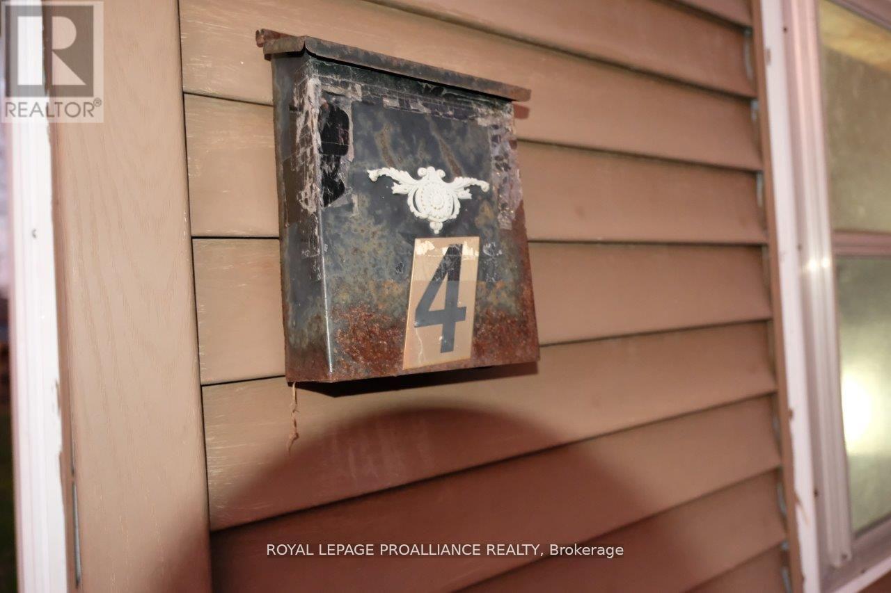 527 Front Street, Quinte West, Ontario  K8V 4R4 - Photo 30 - X12668172