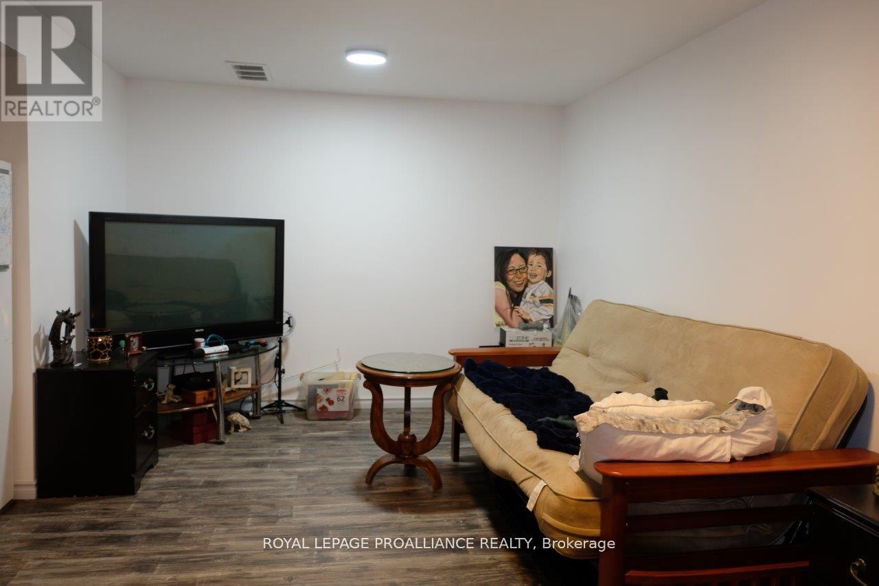 527 Front Street, Quinte West, Ontario  K8V 4R4 - Photo 31 - X12668172