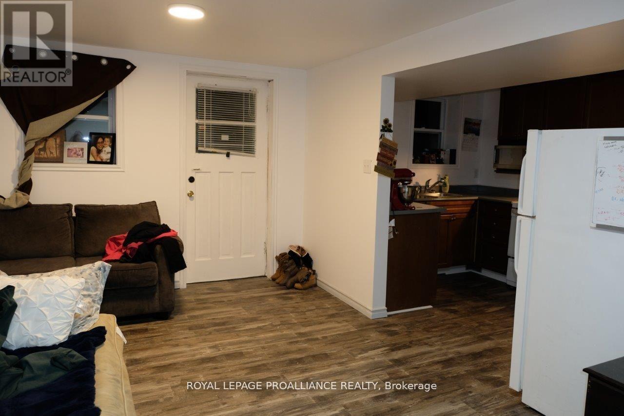 527 Front Street, Quinte West, Ontario  K8V 4R4 - Photo 32 - X12668172