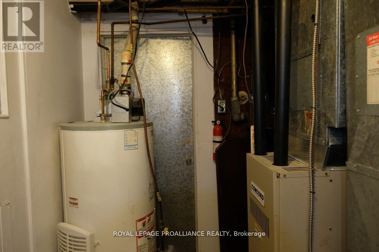 527 Front Street, Quinte West, Ontario  K8V 4R4 - Photo 38 - X12668172