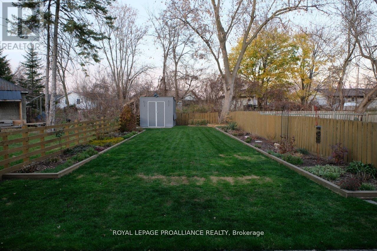 527 Front Street, Quinte West, Ontario  K8V 4R4 - Photo 41 - X12668172