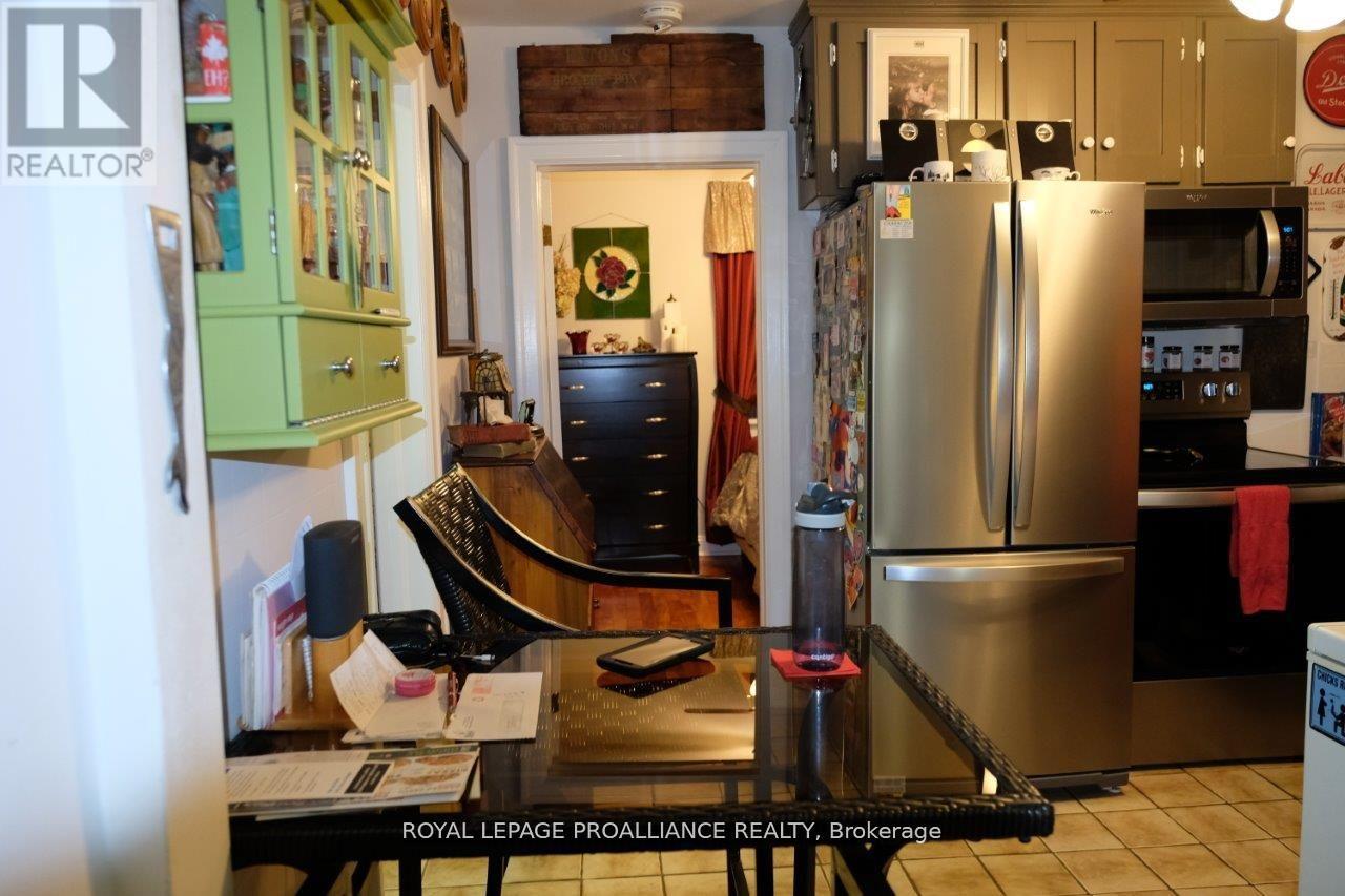 527 Front Street, Quinte West, Ontario  K8V 4R4 - Photo 8 - X12668172