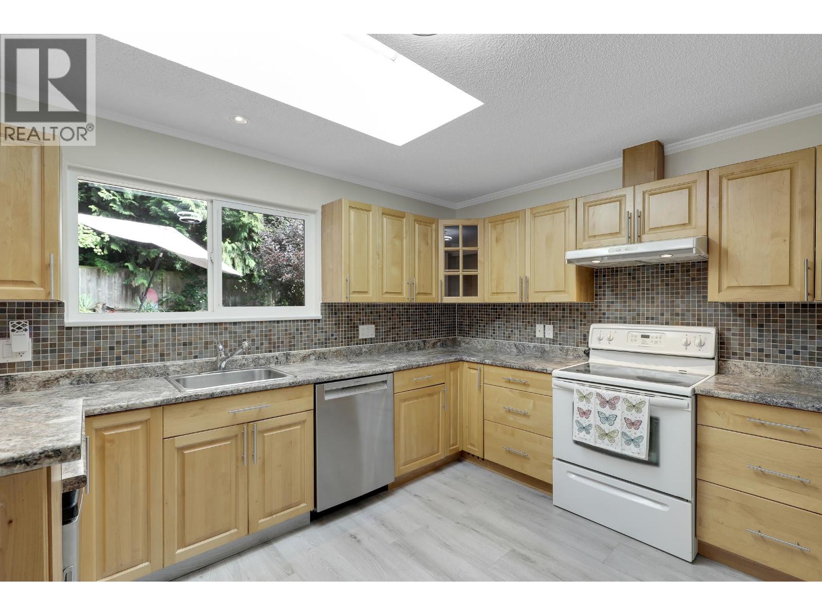 732 E 29th Street, North Vancouver, British Columbia  V7K 1B3 - Photo 10 - R3076045