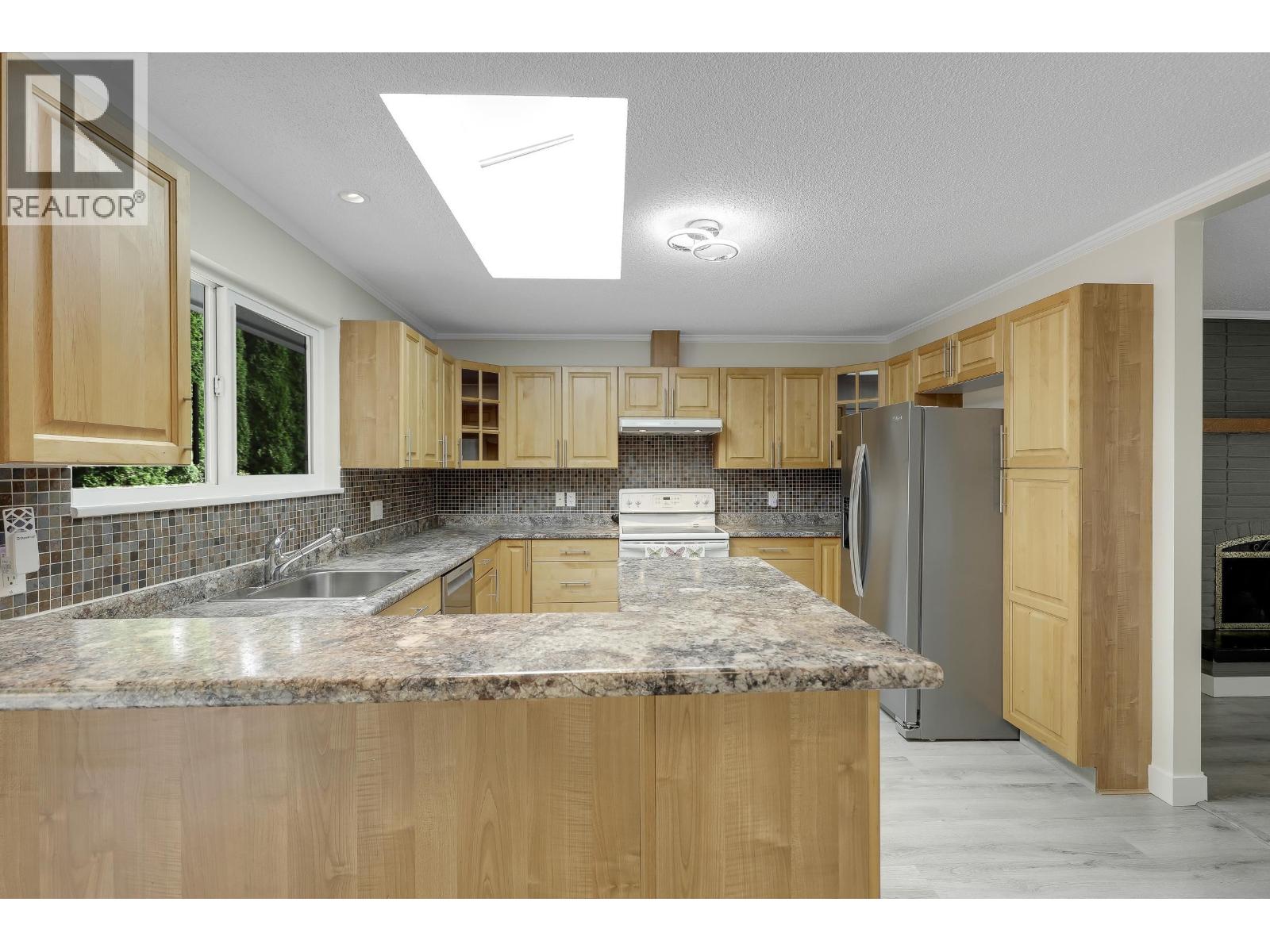 732 E 29th Street, North Vancouver, British Columbia  V7K 1B3 - Photo 9 - R3076045