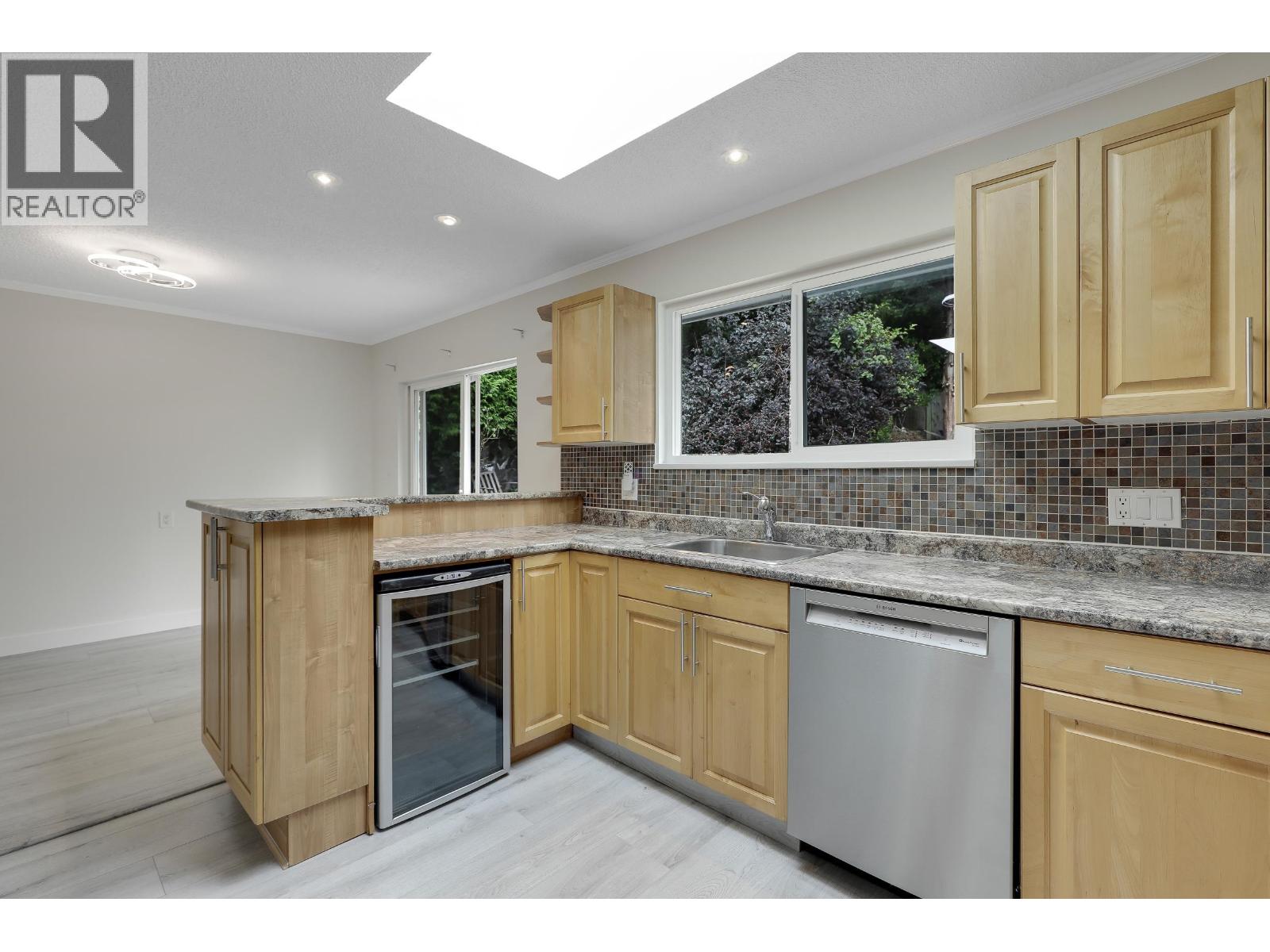 732 E 29th Street, North Vancouver, British Columbia  V7K 1B3 - Photo 11 - R3076045