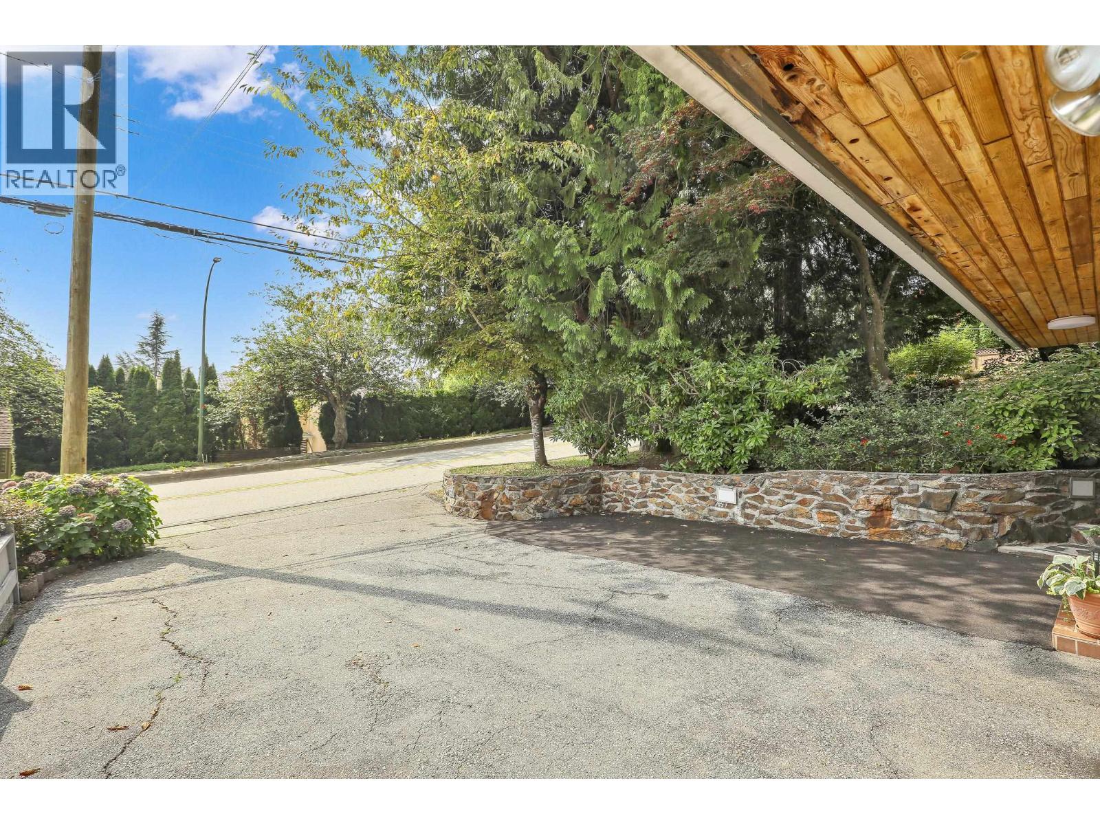 732 E 29th Street, North Vancouver, British Columbia  V7K 1B3 - Photo 28 - R3076045