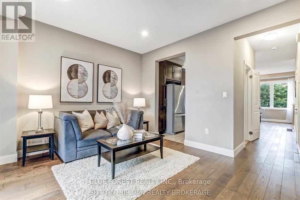 90 - 1960 Dalmagarry Road, London North, Ontario  N6G 0T8 - Photo 2 - X12667898