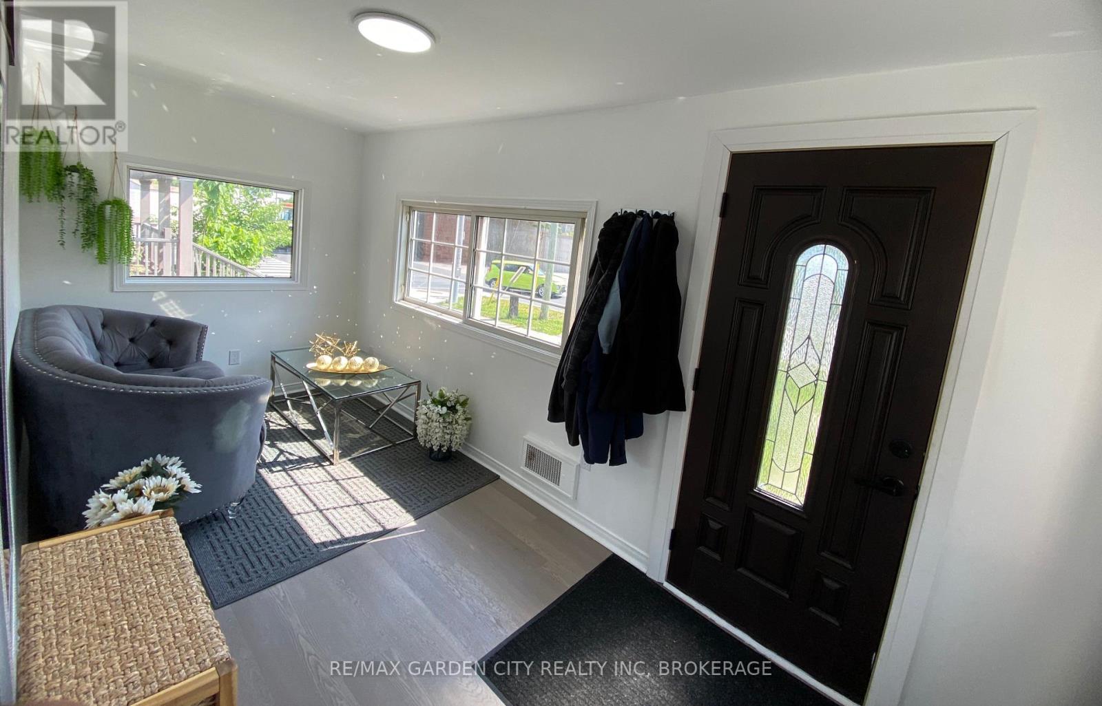 243 Geneva Street, St. Catharines, Ontario  L2R 4R2 - Photo 8 - X12667904