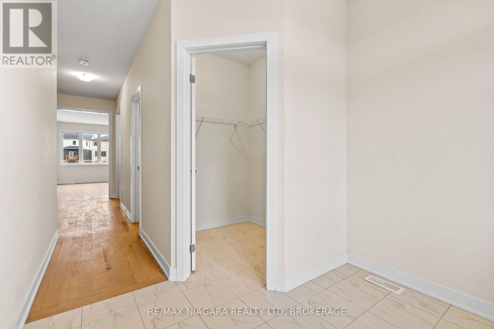 400 Eastbridge Avenue, Welland, Ontario  L3B 0M6 - Photo 2 - X12668018