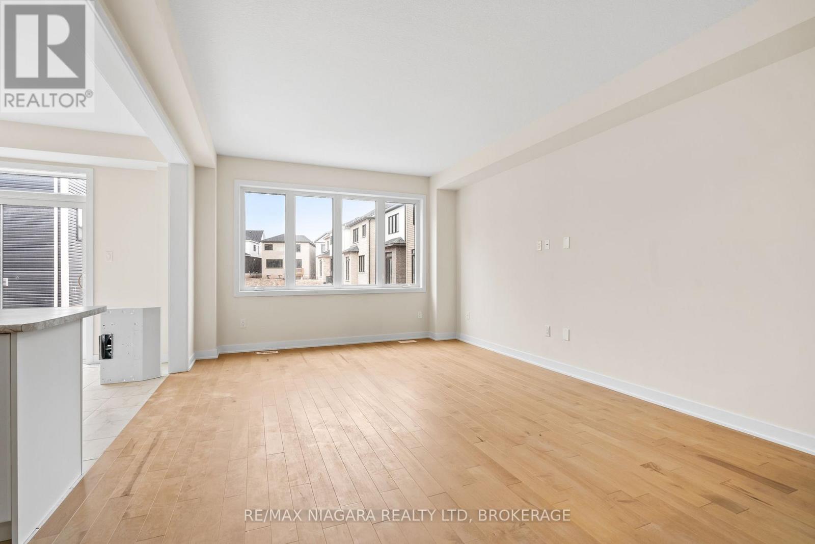 400 Eastbridge Avenue, Welland, Ontario  L3B 0M6 - Photo 3 - X12668018