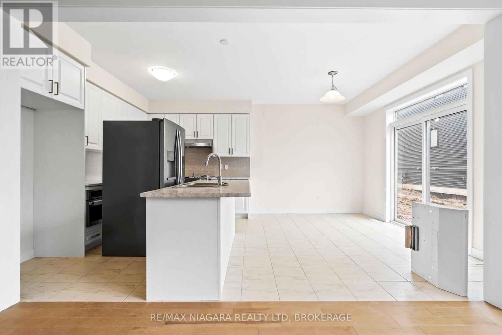 400 Eastbridge Avenue, Welland, Ontario  L3B 0M6 - Photo 5 - X12668018