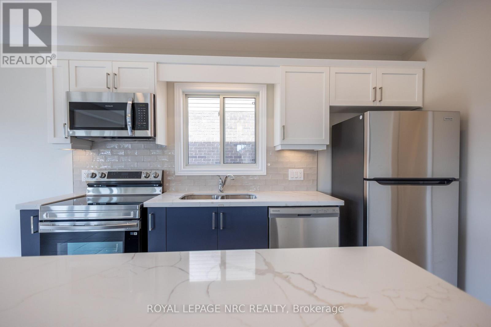 25 Mcmann Drive, Thorold, Ontario  L2V 2V5 - Photo 3 - X12668078